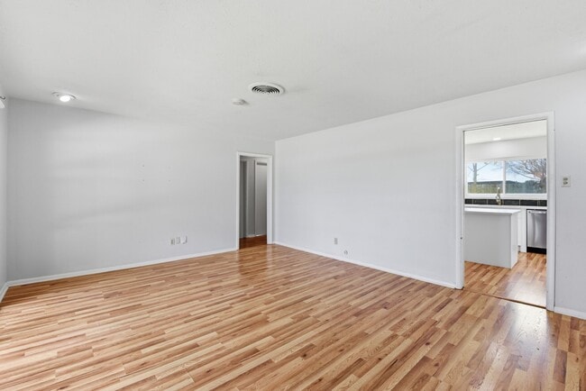 Foto del edificio - 4929 Libbey Dr