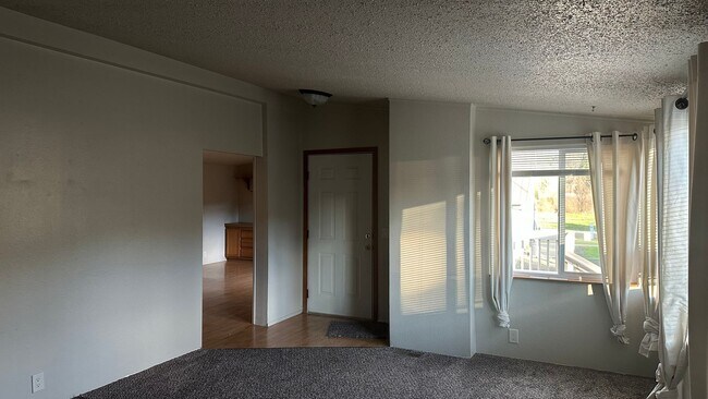 Foto del edificio - 3 Bedroom Manufactured Home in 55+Older