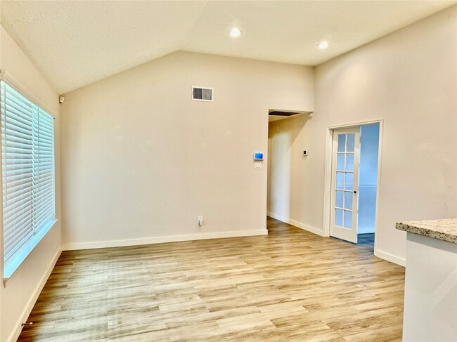 Building Photo - 17410 Saxon Dr