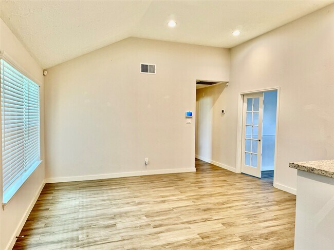 Foto del edificio - 17410 Saxon Dr