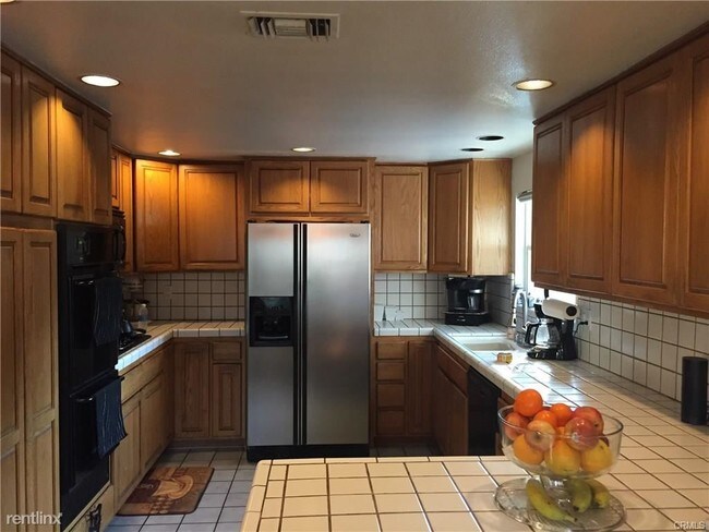 Foto del edificio - 4 br, 3 bath House - 20191 Barnard Ave