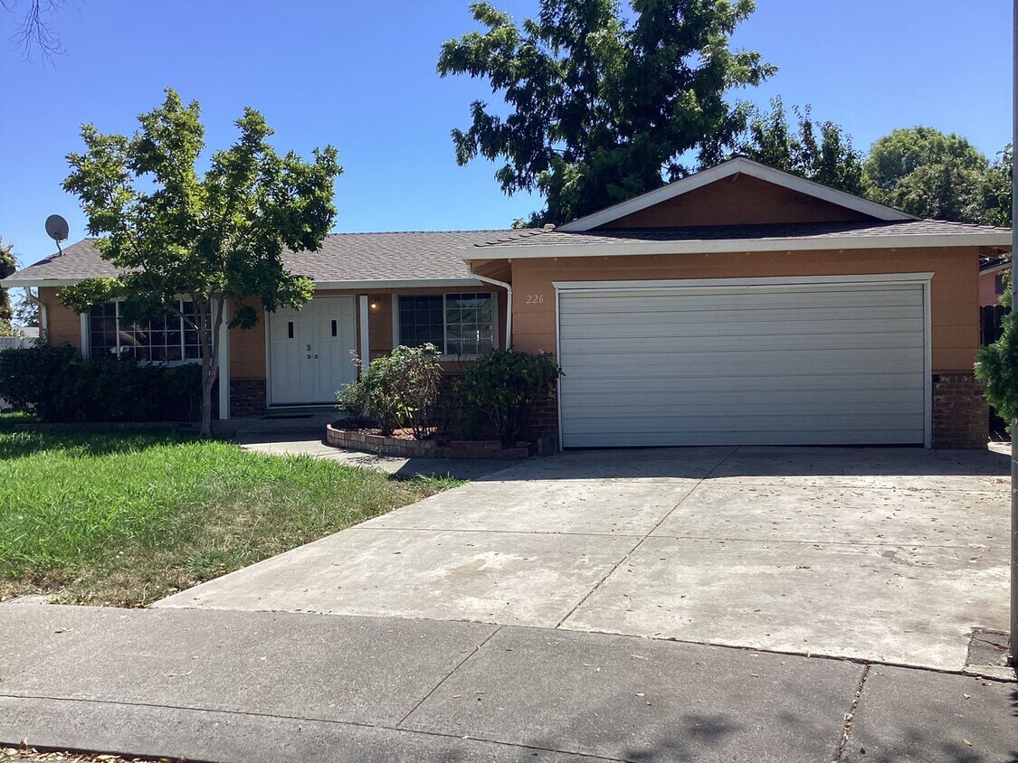 Primary Photo - MOVE IN SPECIAL $300 OFF 1st month's Rent ...