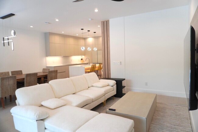 Foto del edificio - 828 SW 16th St