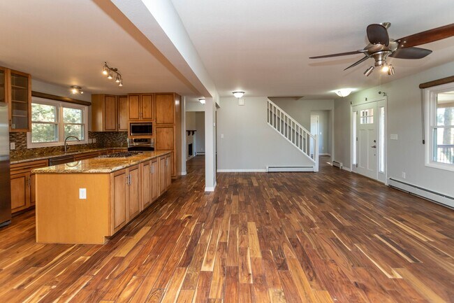 Foto del edificio - Spacious Country Retreat on 5.5 Acres | Barn, Deck & Pikes Peak View!!