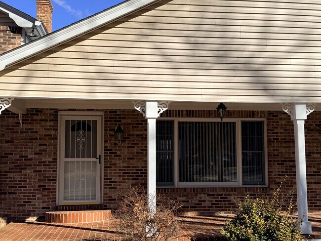 Puerta principal - 45146 Andover Estates Rd