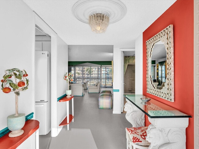 Building Photo - 1537 E Hillsboro Blvd