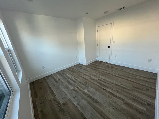 Building Photo - 4816 Hedda St
