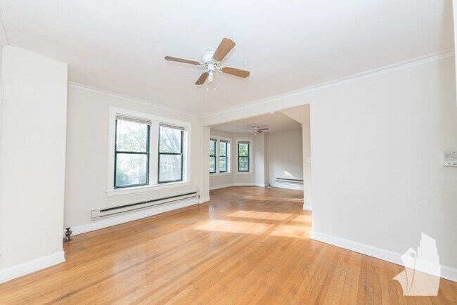 Foto del edificio - 3839 N Greenview Ave
