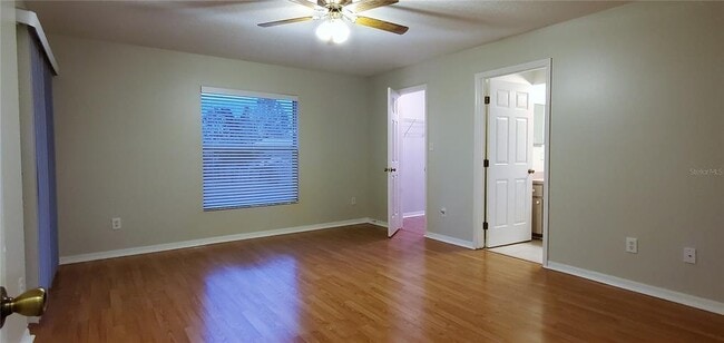 Building Photo - 913 Palm Forest Ln