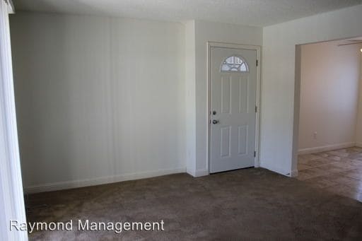 Building Photo - 5971 Lake Crest Way