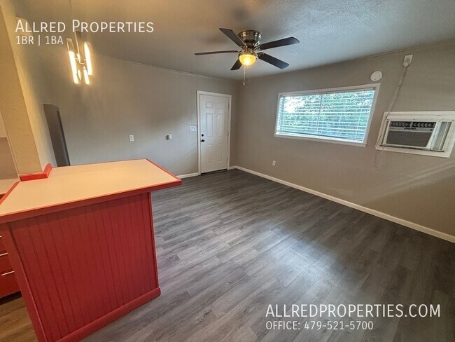 Building Photo - 621 N Leverett-3