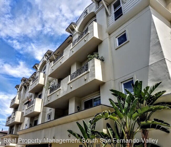 Building Photo - 2 br, 2 bath House - 4400 Cartwright Ave #206