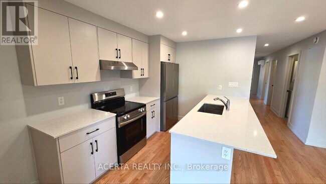 Photo du bâtiment - 1250 Trenton Ave