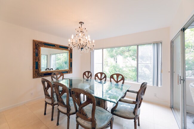 Foto del edificio - 516 San Vicente Blvd