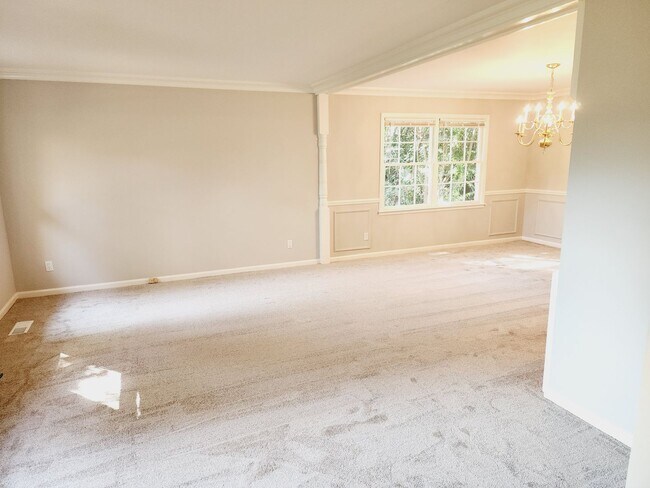 Foto del edificio - Vestavia Living: 4 Bed, 2.5 Bath Rental on Catala Rd