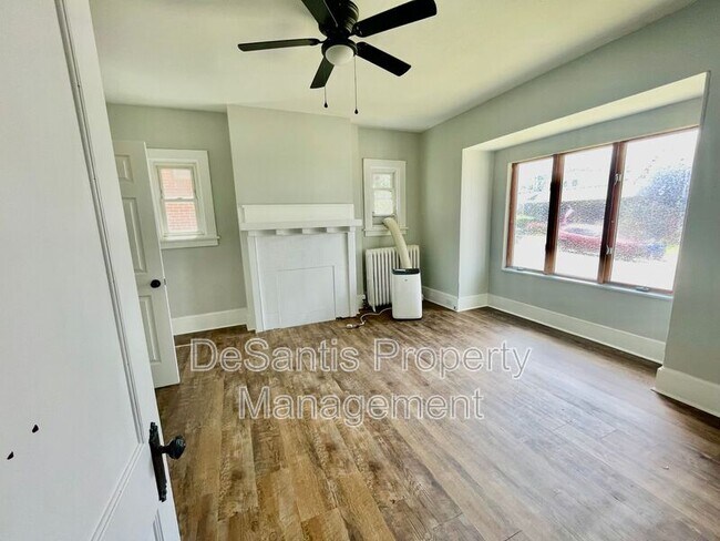 Foto del edificio - 1201 Creedmoor Ave