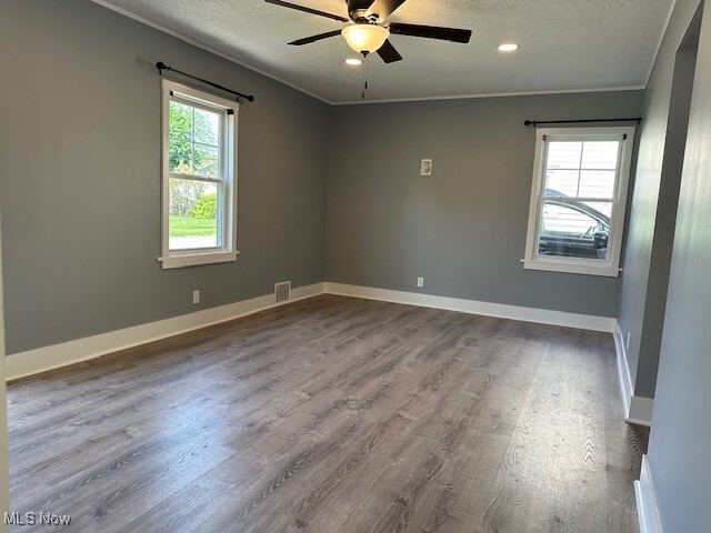 Building Photo - 2553 Edgebrook Ave