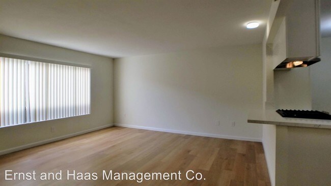Building Photo - 17372 Queens Ln