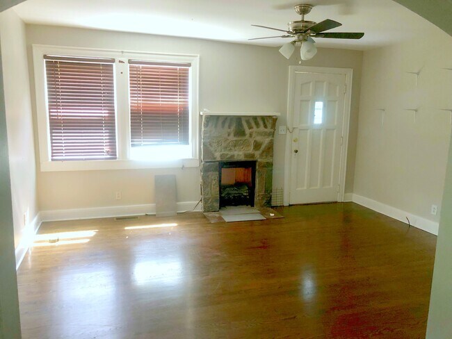 Totalmente renovado - Toda la madera noble - 2200 Claylick Road