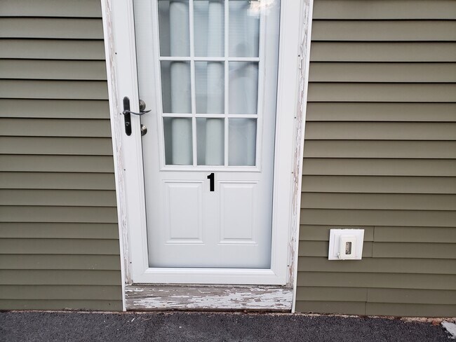 private entrance - 142 Burlington Ave