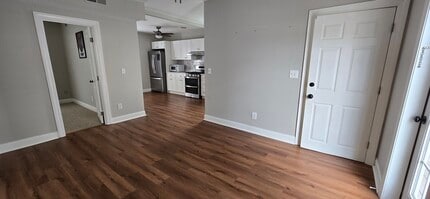 Building Photo - 157 Earle St