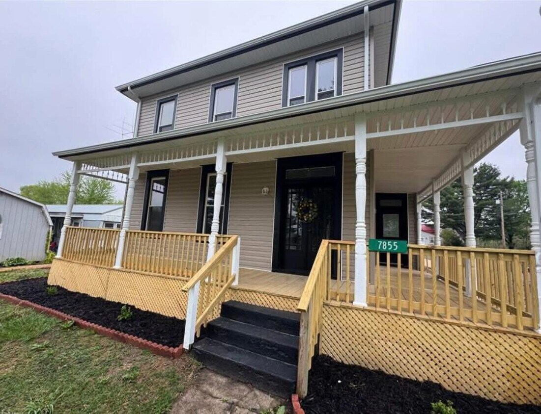 Foto principal - 7855 East St