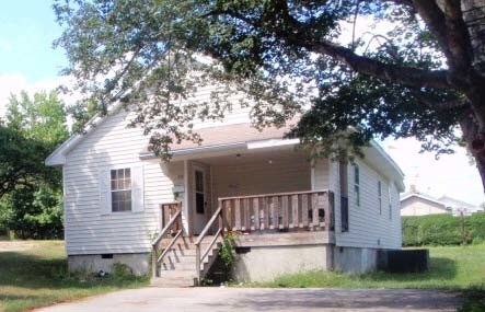 Primary Photo - 310 W Austin St