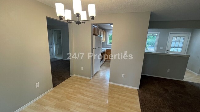 Building Photo - 3 BD | 2 BA Single-Level Home on Sprawling...