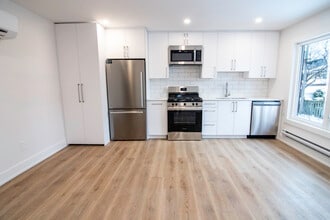 Building Photo - 142 Young St