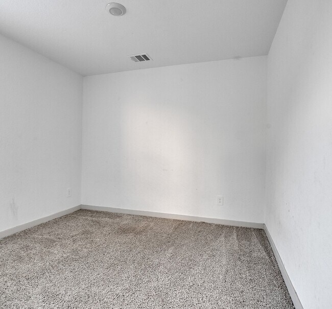 Foto del edificio - 14510 Rain Tree Dr