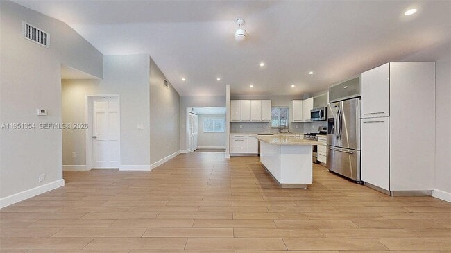 Foto del edificio - 3780 SW 1st St