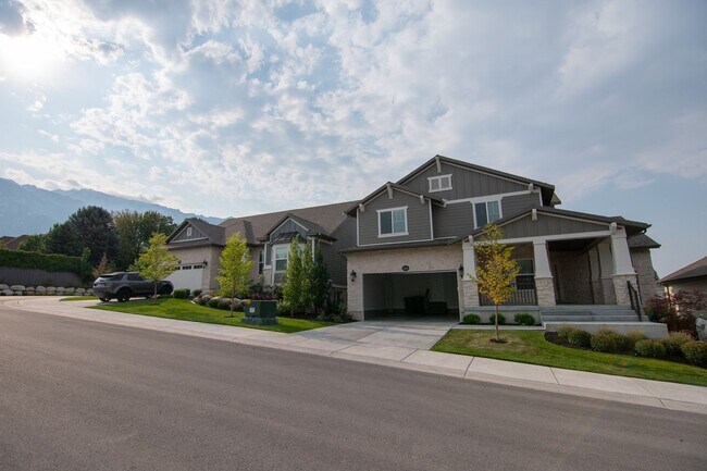 Foto del edificio - Gorgeous 2-Story Home In a Gated Community!