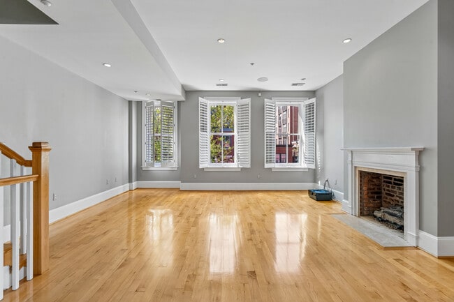 Building Photo - 1343 Q St NW