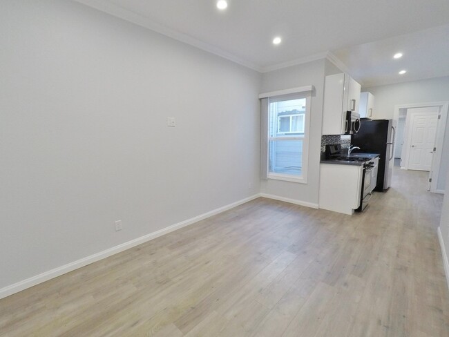 Foto del edificio - Beautiful Remodeled 1BR- 1 Month Free- w/ ...