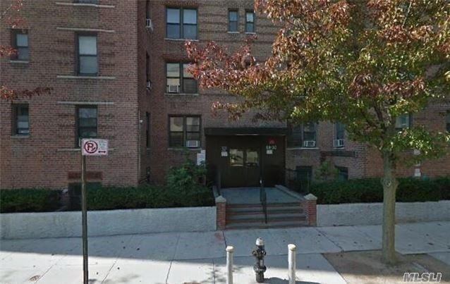 Primary Photo - 88-30-88182 182nd St