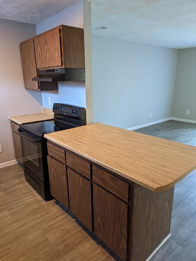 Foto del edificio - 823 Applewood Ln