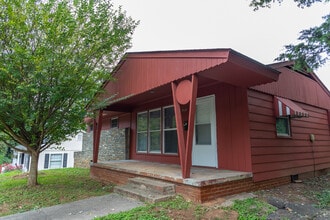 Building Photo - 404 N College St
