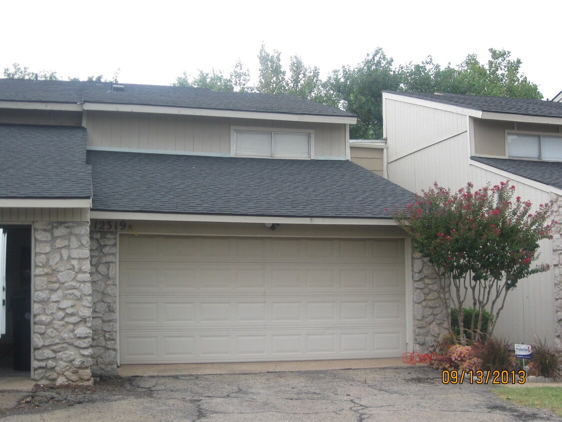 Primary Photo - 12319 Cedar Springs Ln