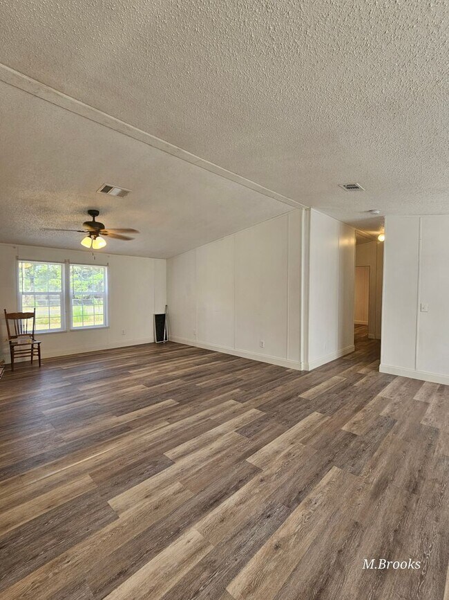 Building Photo - No carpet in this beautiful double wide home