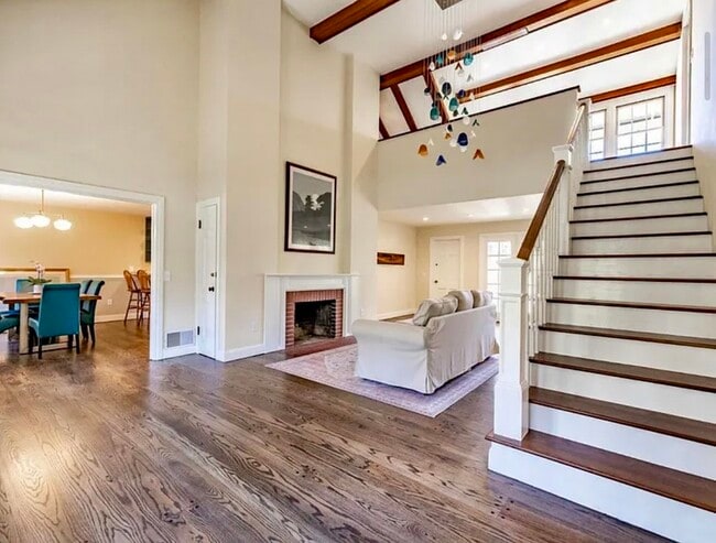 Building Photo - 811 Alameda Ave