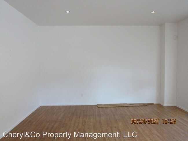 Building Photo - 4 br, 2.5 bath House - 2268 Acacia Avenue