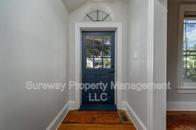 Foto del edificio - 29 N Main St