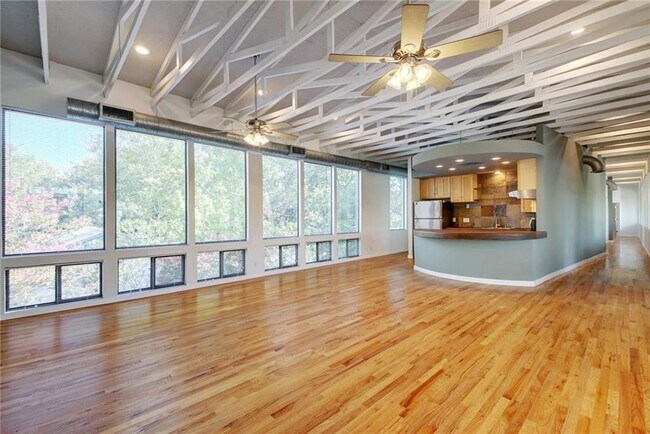 Foto del edificio - 1308 W N Loop Blvd
