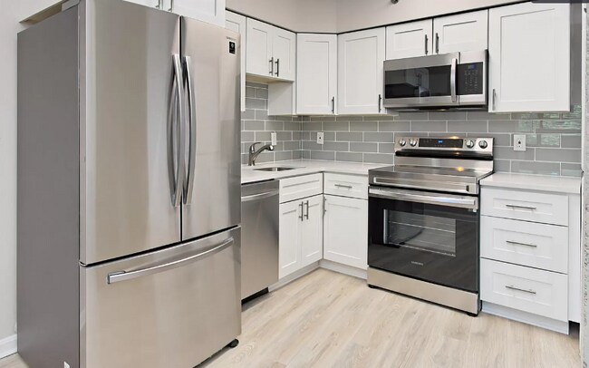 Building Photo - 1805 Crystal Dr