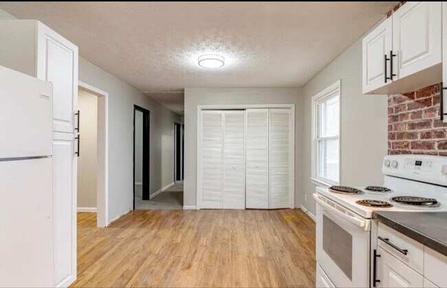 Foto del edificio - 505 W Walnut St