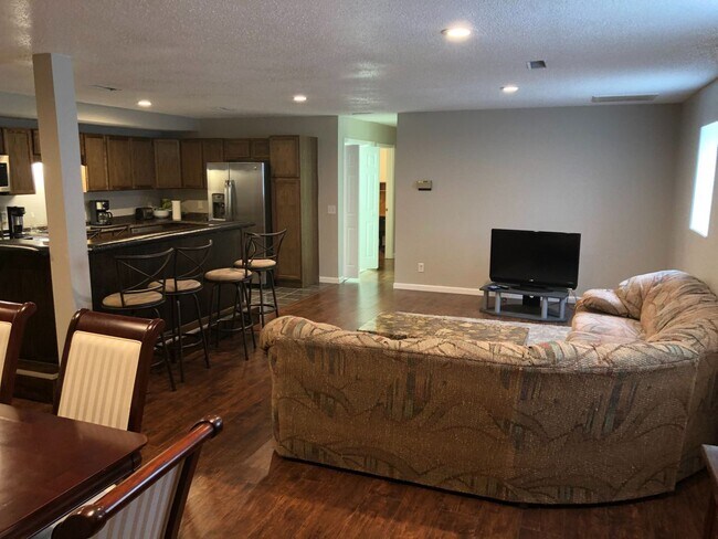 Foto del edificio - Fairlawn, 2BR / 2BA, available for short t...