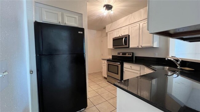 Building Photo - 10 Brookhaven Ct