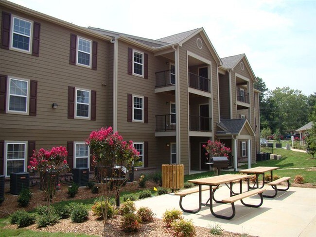 Building Photo - 1525 Spring Place Rd SE
