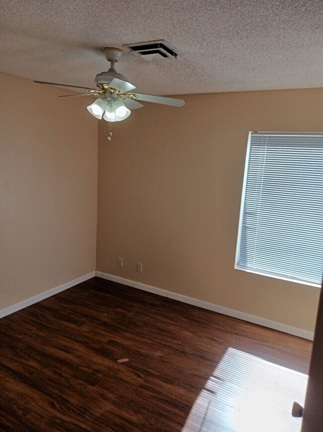 Foto del edificio - Welcome to this cozy 3-bedroom, 2-bathroom home!