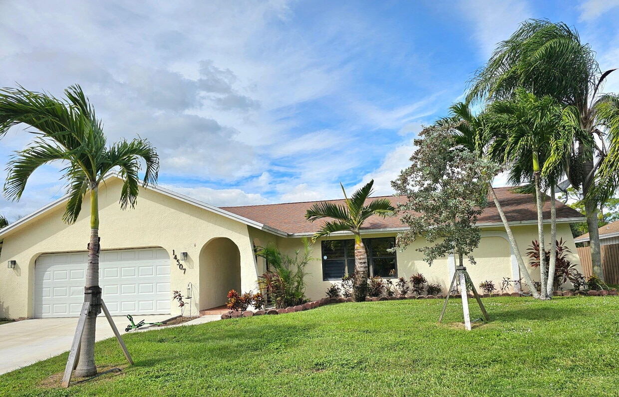 Foto principal - 14507 Larkspur Ln